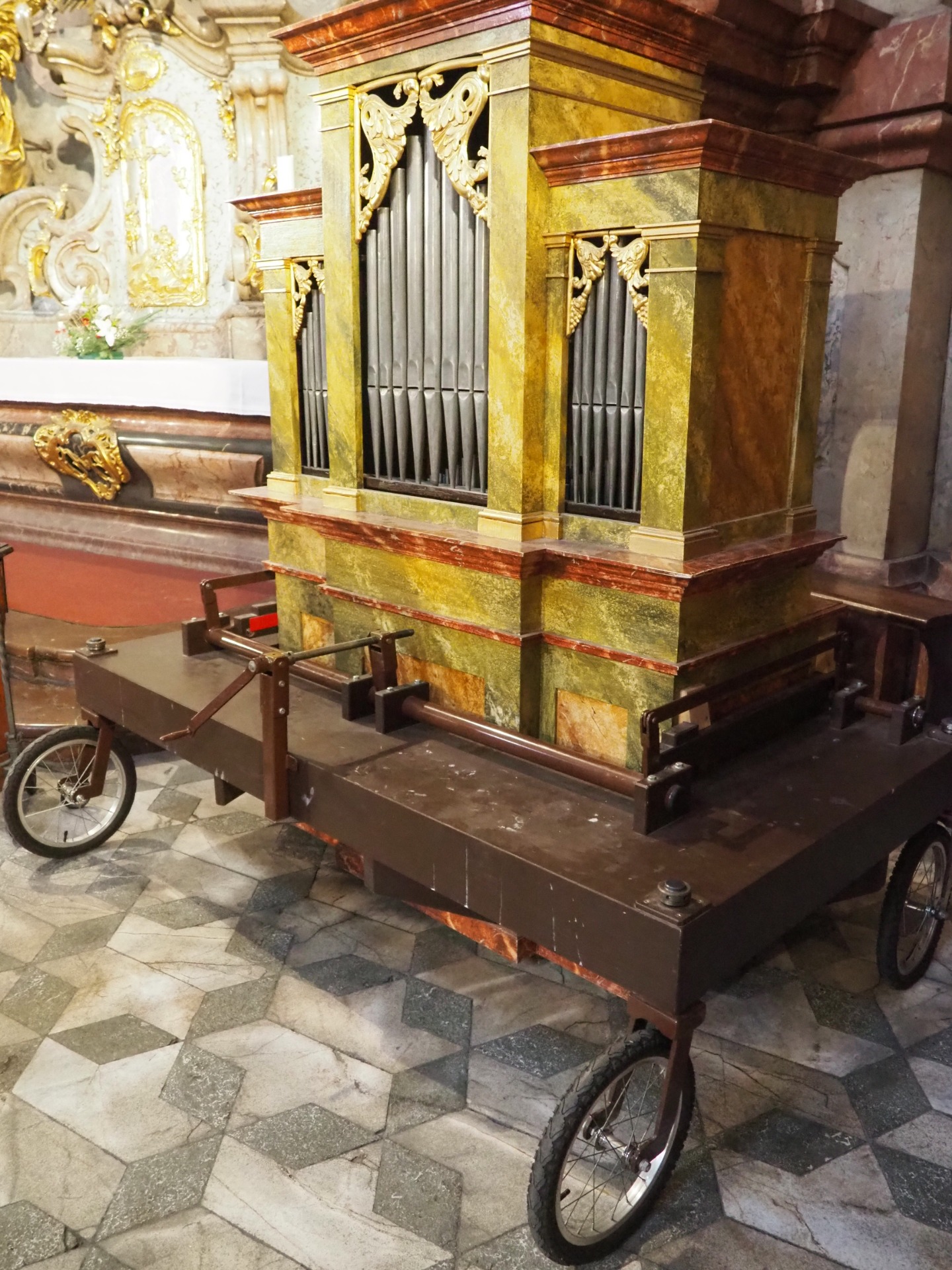 Organ movers - St. Mikulas in Prague